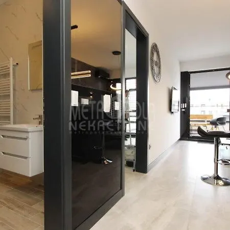 Penthouse Premium Deluxe With Free Garage דירה
